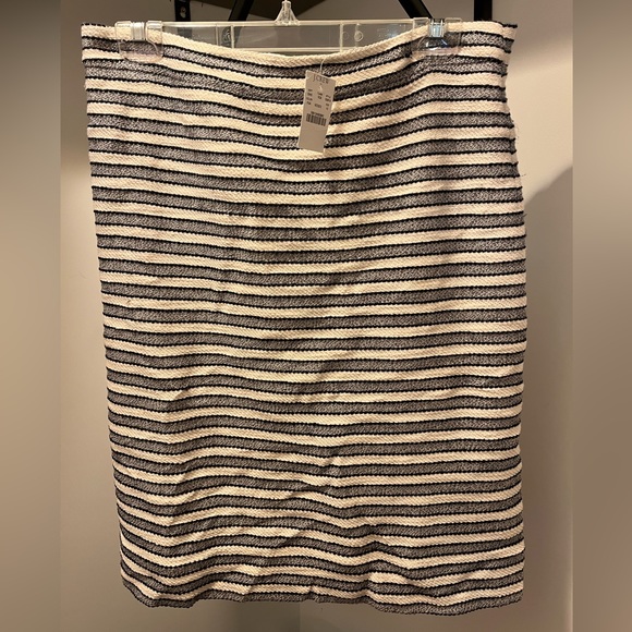 J. Crew - NEW w/ style tag - White & Blue striped pencil skirt - Sz 10 - Picture 1 of 3